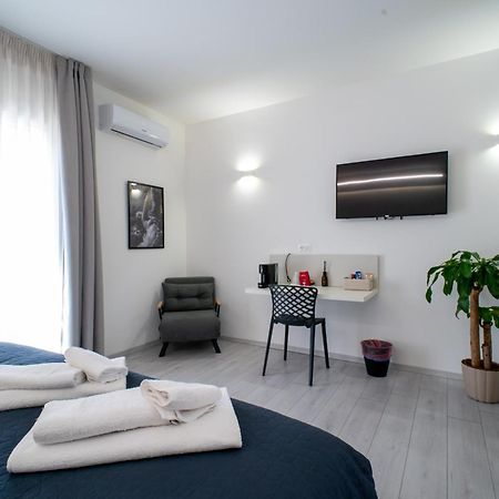 Affittacamere Mani - Camere Con Bagno Privato Gela Exterior foto