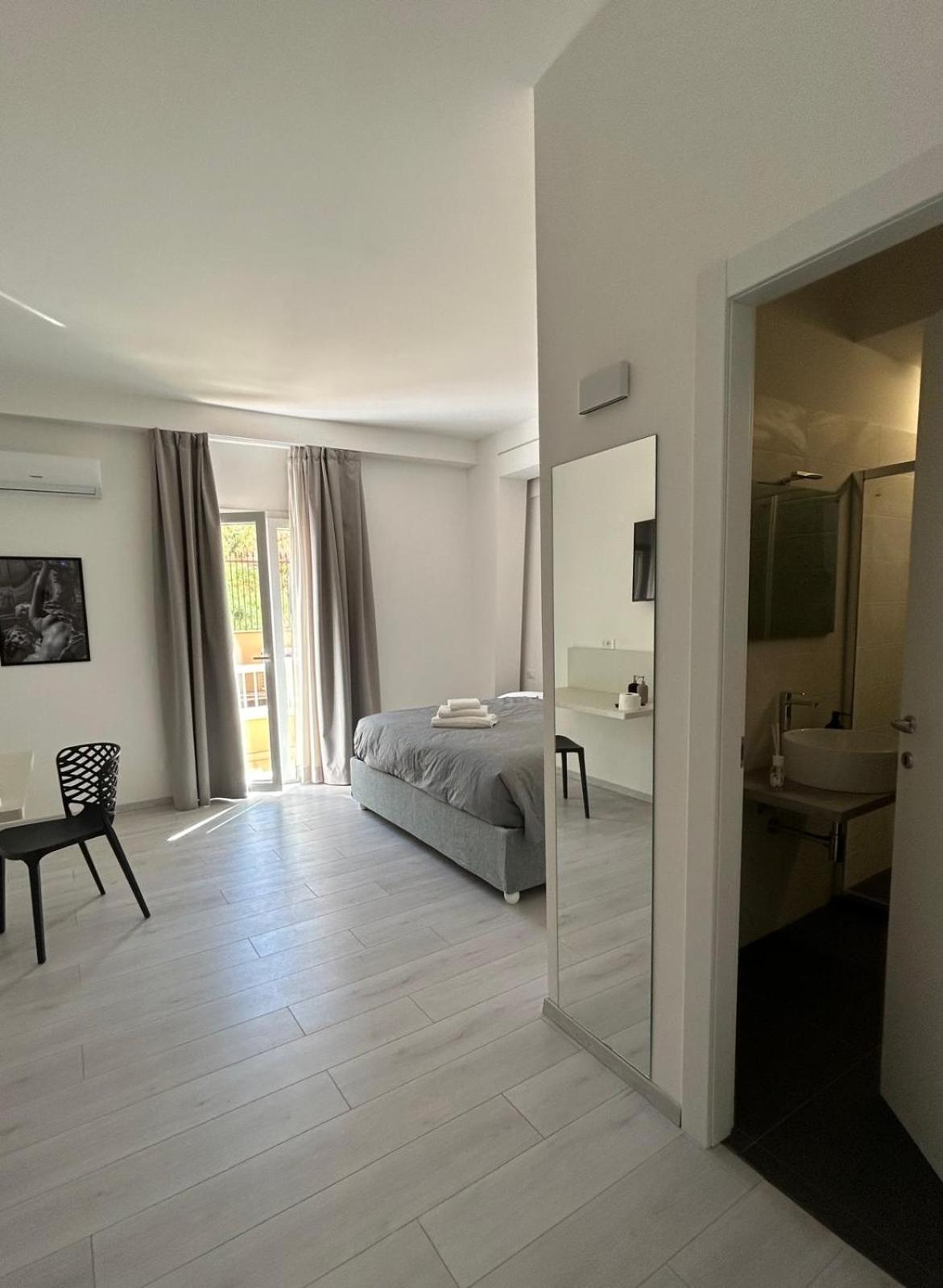 Affittacamere Mani - Camere Con Bagno Privato Gela Exterior foto
