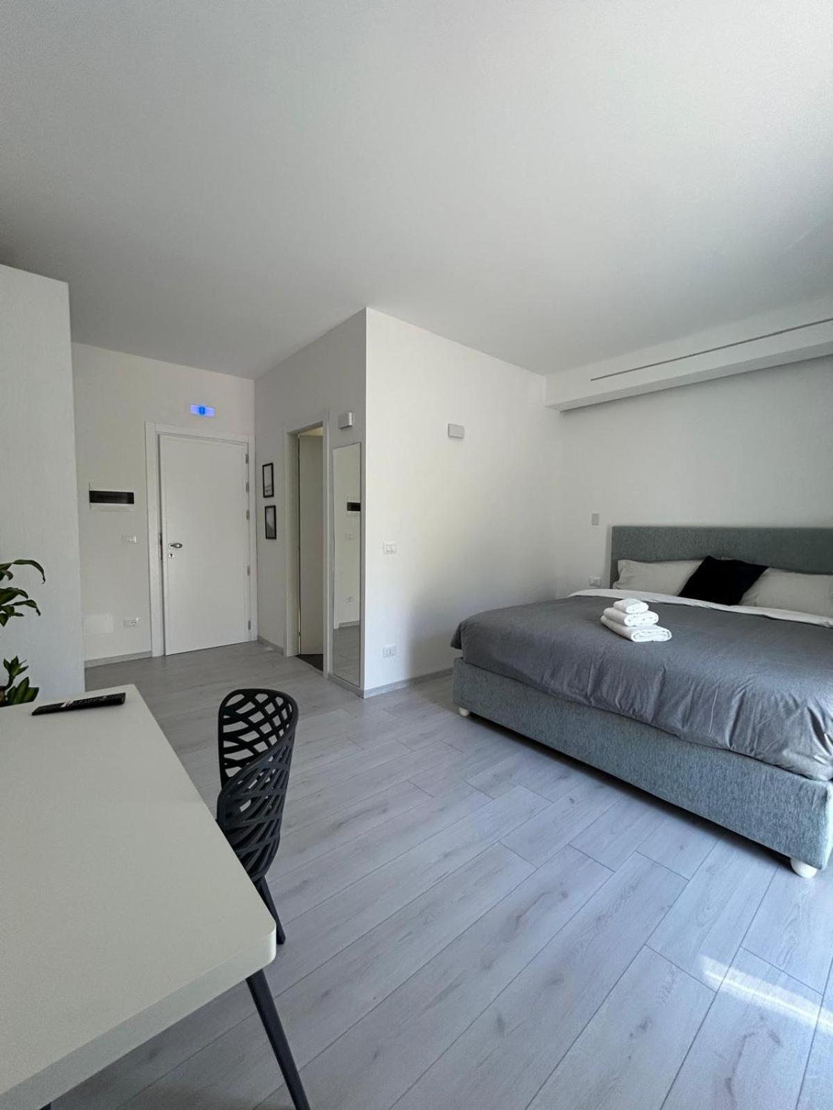 Affittacamere Mani - Camere Con Bagno Privato Gela Exterior foto
